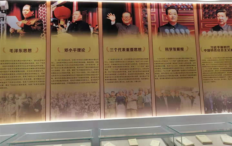 五位伟人高瞻远瞩,成功地引领中国共产党及全国各族人民