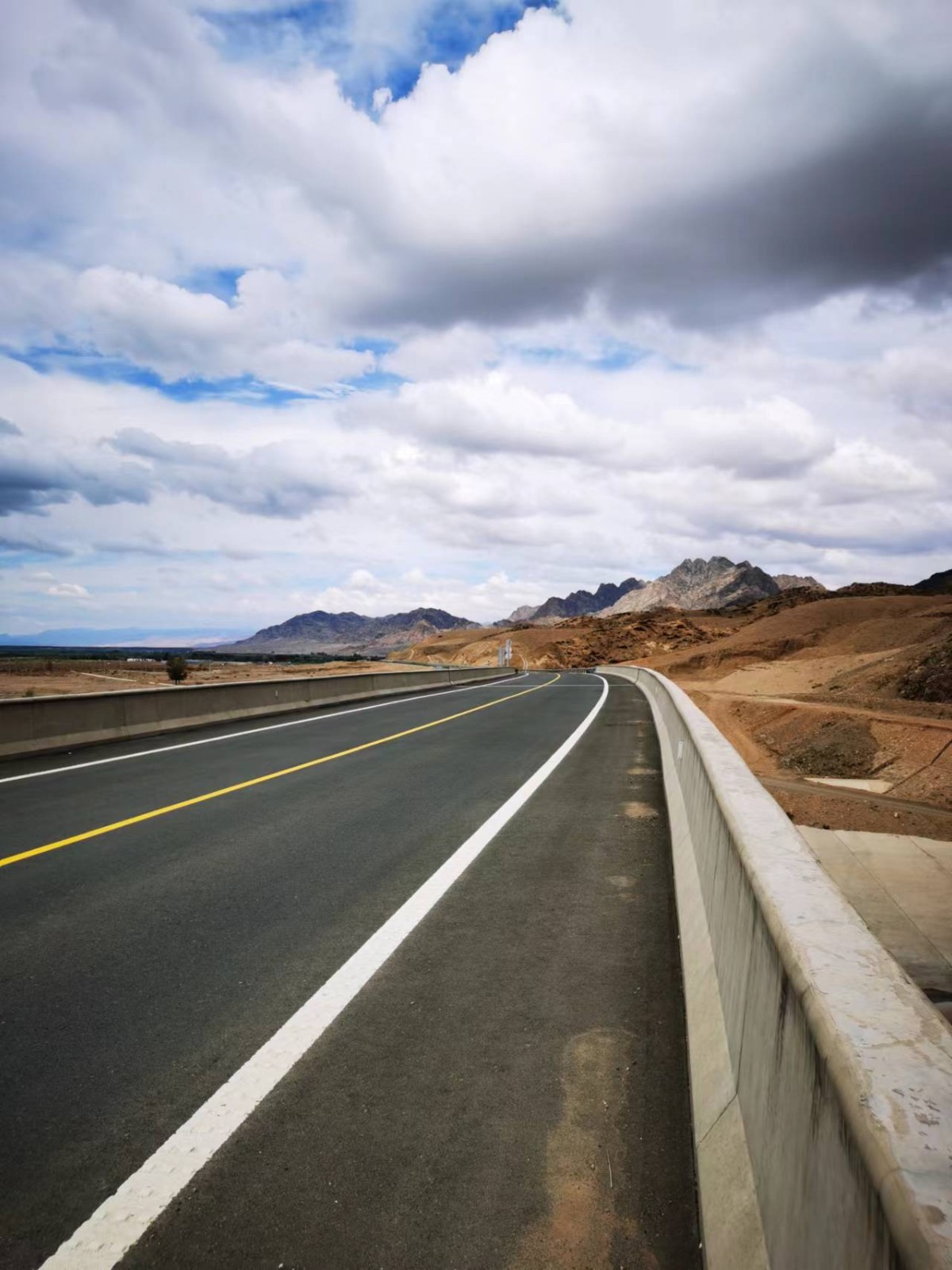 完成省道203线满洲里至阿拉坦额莫勒段一级公路建设项目竣工审计